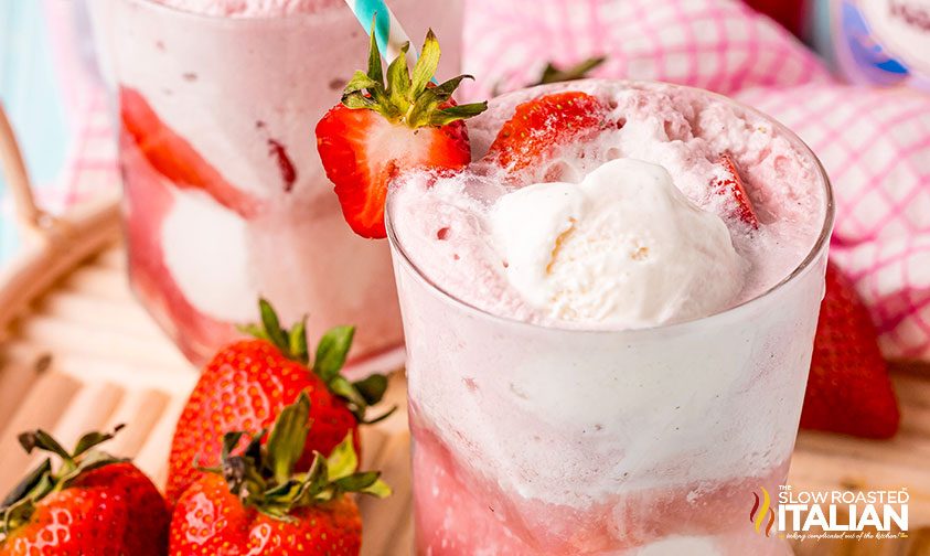 strawberry wine float garnished with fresh berries