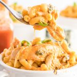 buffalo mac and cheese on fork