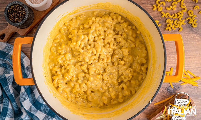 elbow macaroni added to sauce for popeyes mac and cheese