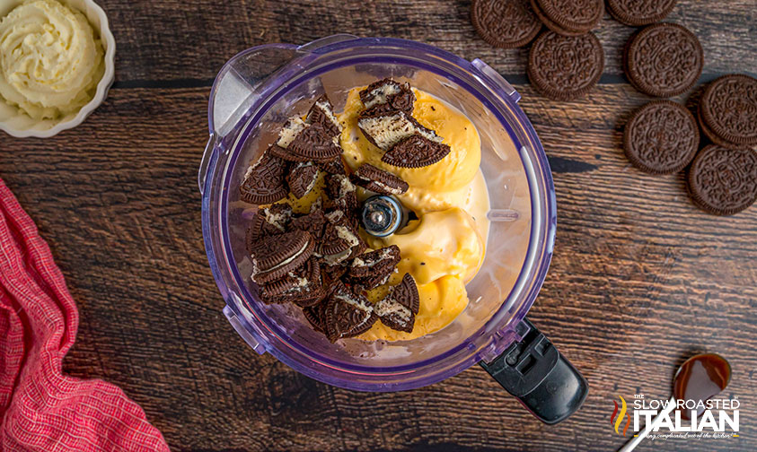 oreo milkshake ingredients in a blender