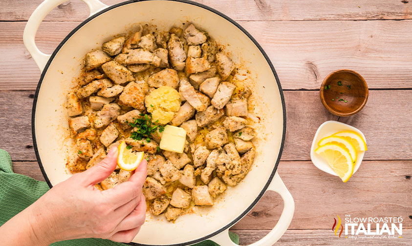 adding garlic, lemon juice and butter to cooked chicken