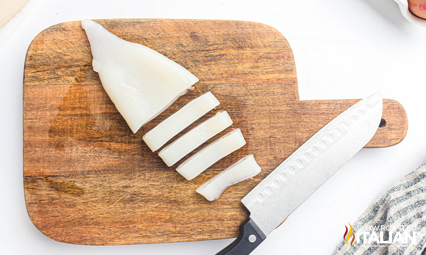 slicing squid into rings