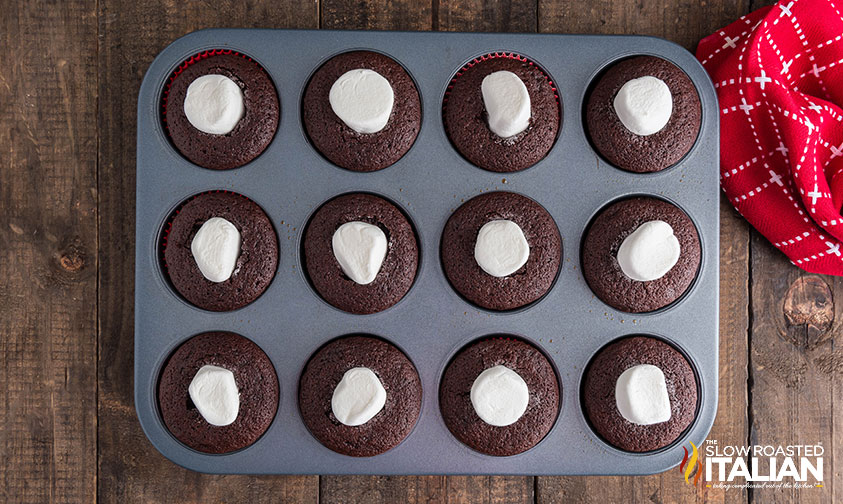 hot chocolate cupcakes stuffed with marshmallows