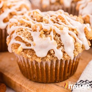 closeup of a pumpkin streusel muffin