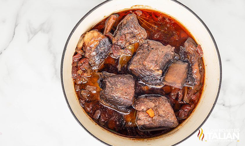 braised short ribs in dutch oven