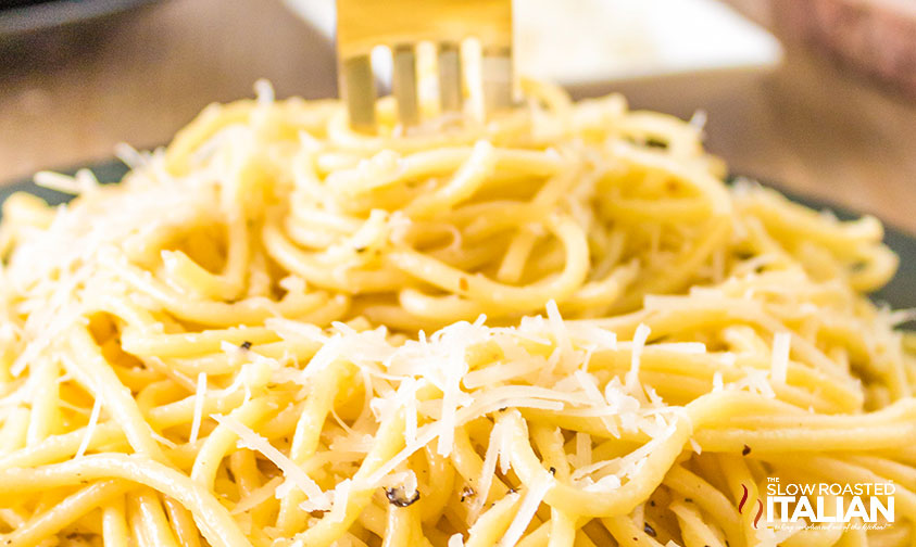 closeup of a fork in cacio e pepe