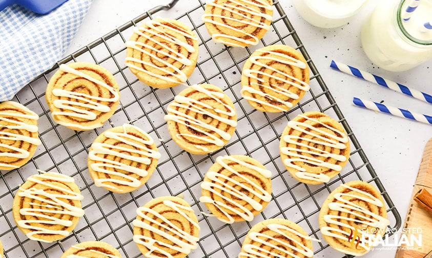 cinnamon roll cookies with drizzle