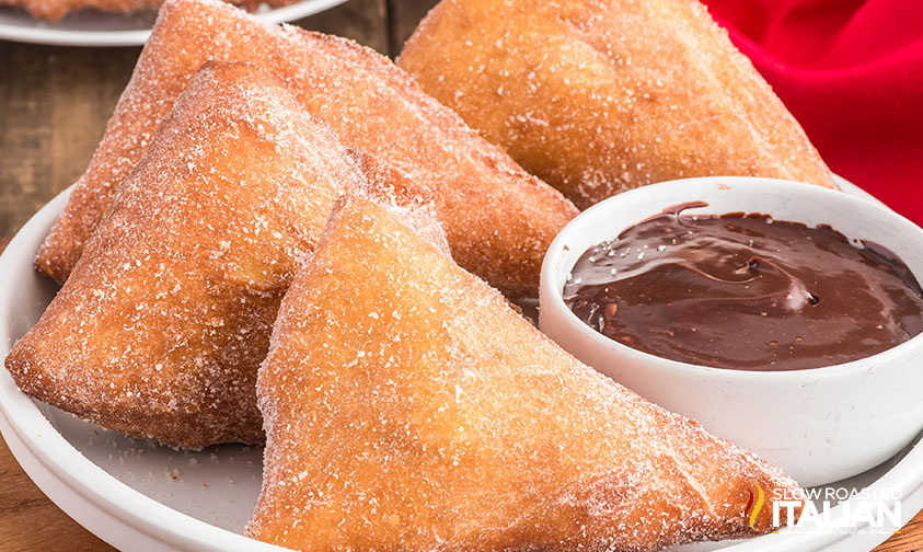 olive garden zeppoli on a plate with chocolate sauce for dipping