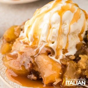 closeup of crockpot caramel apple dump cake