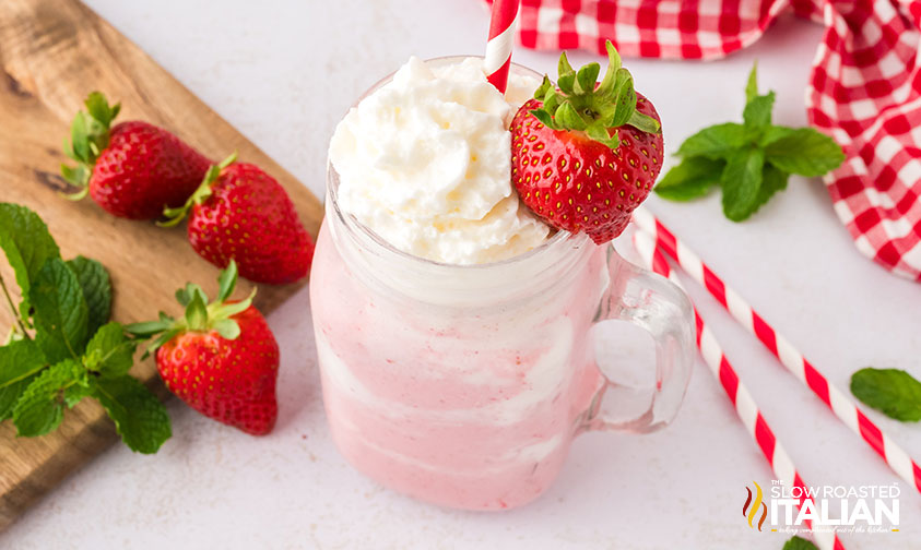 glass of strawberry milkshake recipe