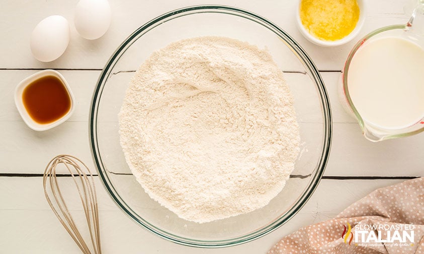 whisked dry ingredients in large bowl