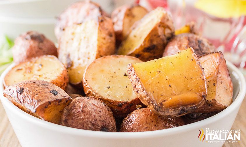 close up: bowl of smoked red potatoes